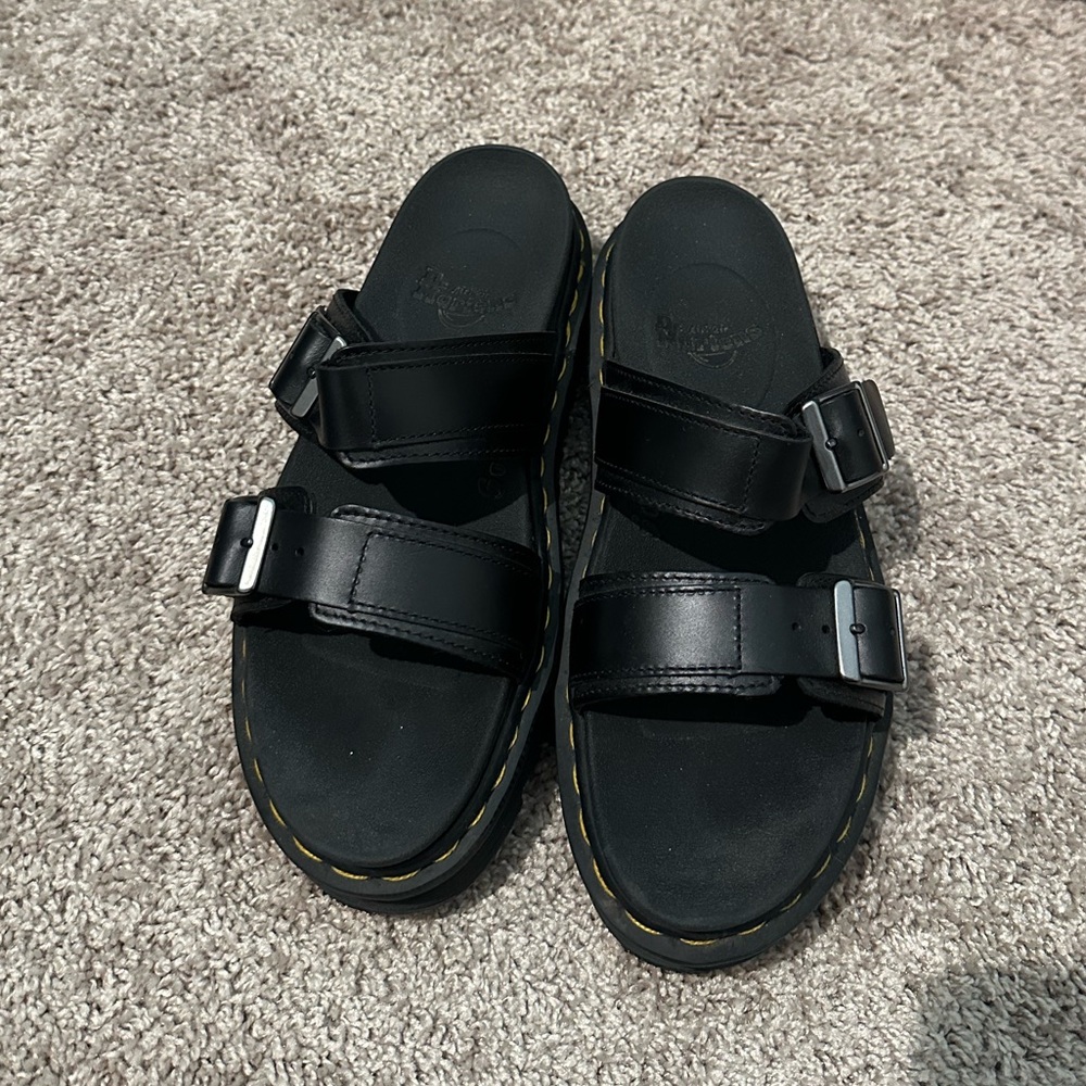 Dr Martens Platform Sandal 🖤